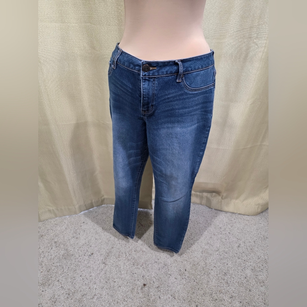 Maurices Stylish Blue Denim Jeans. Size XL R. 29in Inseam